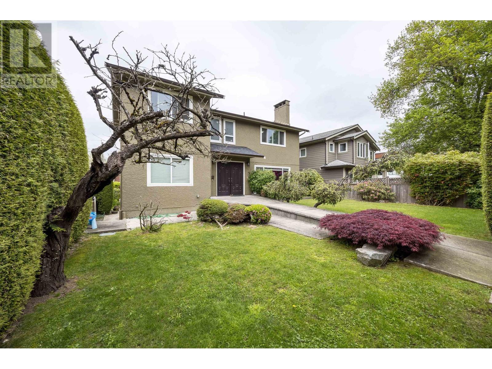 915 W 33RD AVENUE