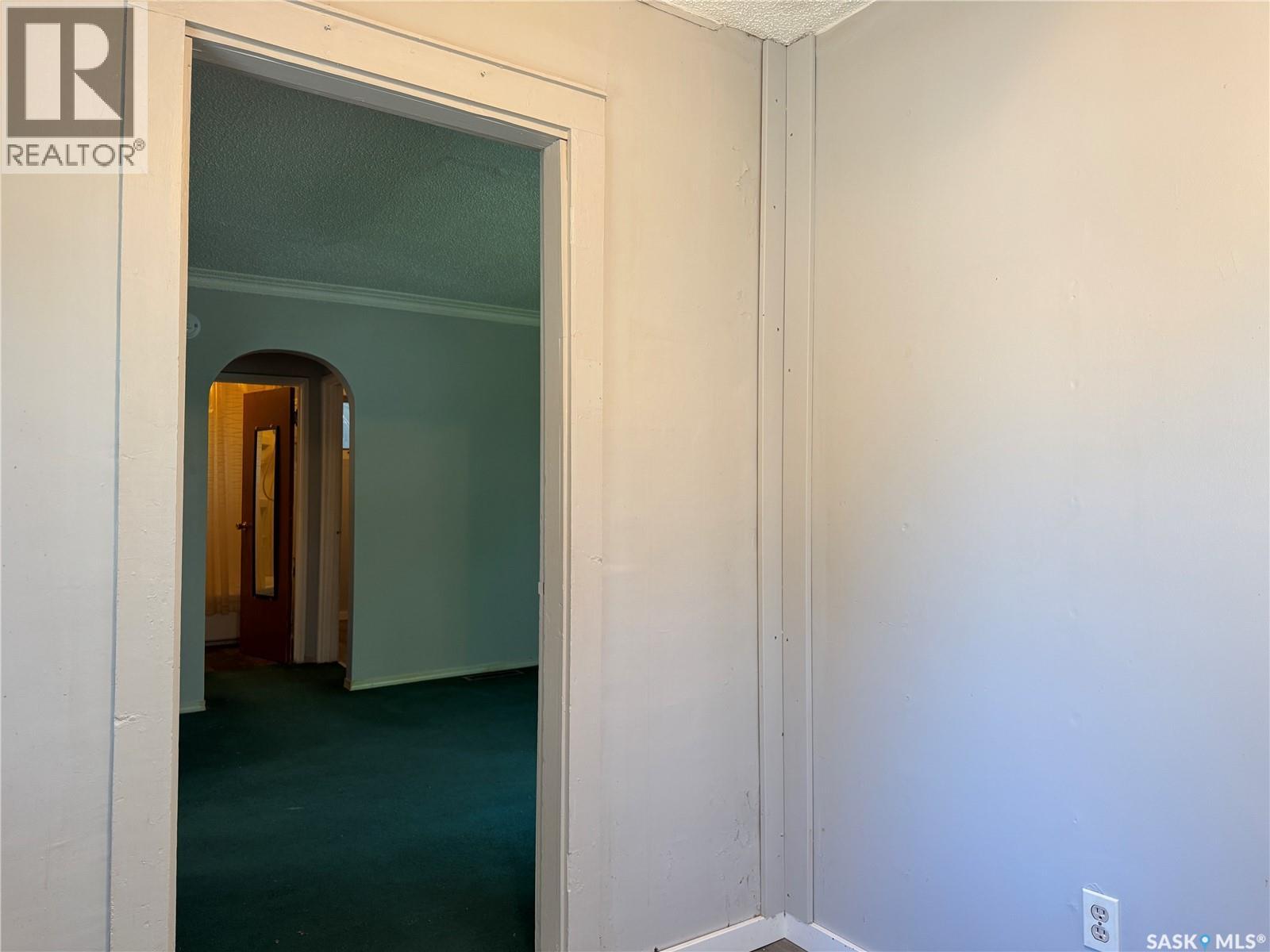 411 4th STREET W