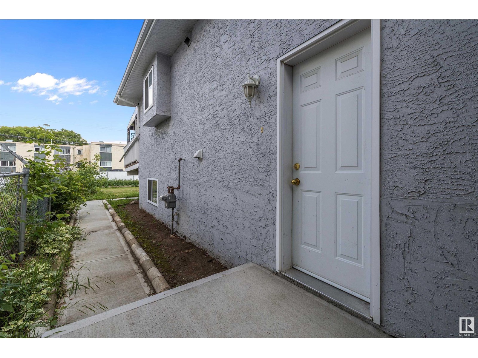 9733 150 ST NW