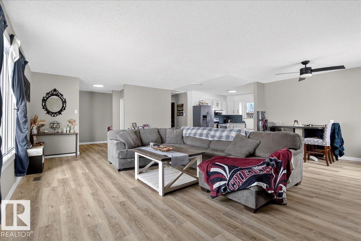 23 58121 Lily Lake Road