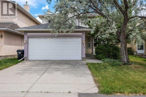 192 Douglas Ridge Green SE Calgary AB T2Z2T4