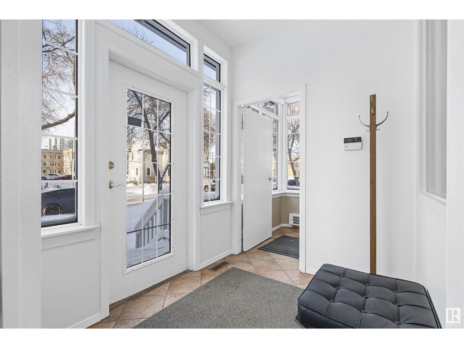 9937 113 ST NW
