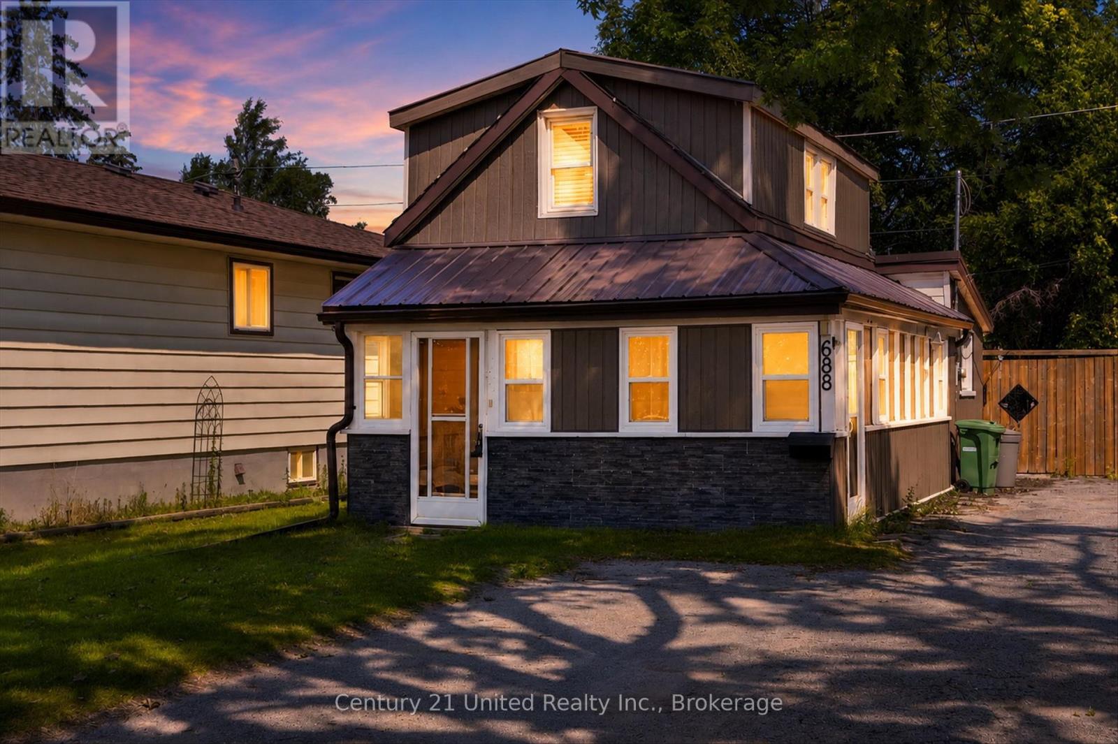 Photo 1 of 44 — 688 ST MARYS STREET, Peterborough (Otonabee Ward 1), ON K9J4G9