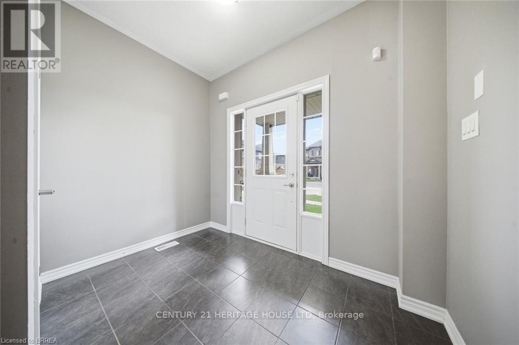 10 KNEALE STREET E