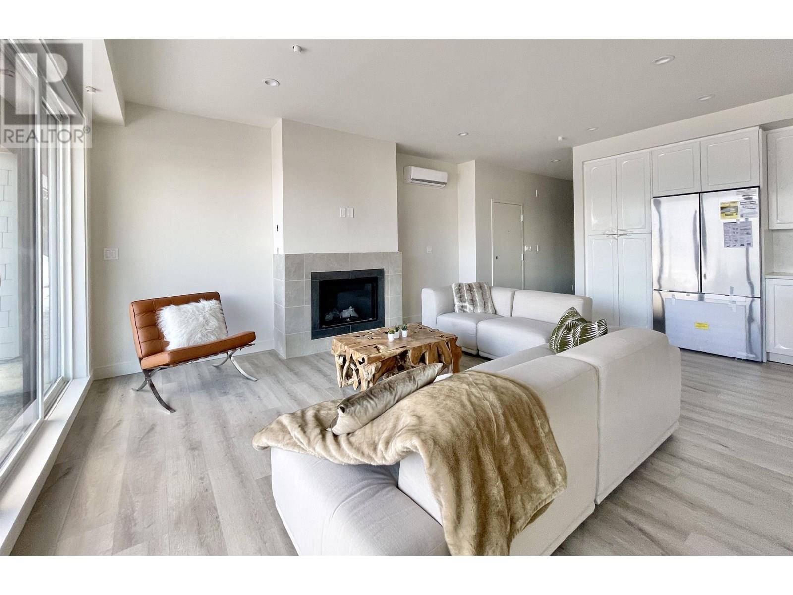8101 464 EAGLECREST DRIVE