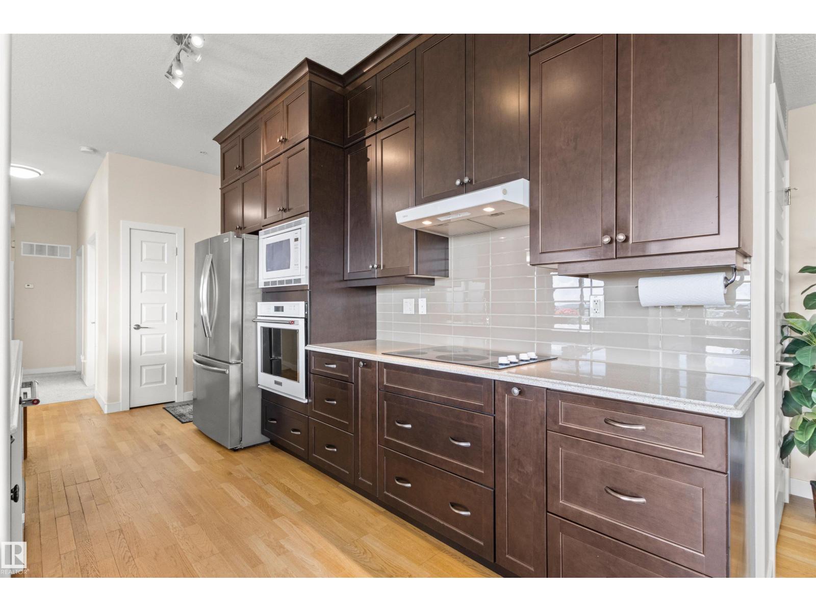 #1406 2755 109 ST NW