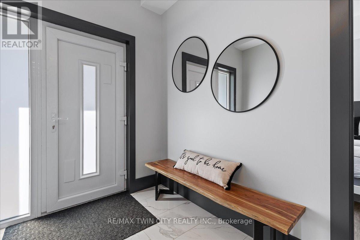 404 MONTROSE STREET N