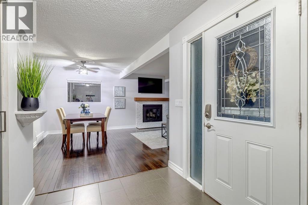 384 Midvalley Drive SE