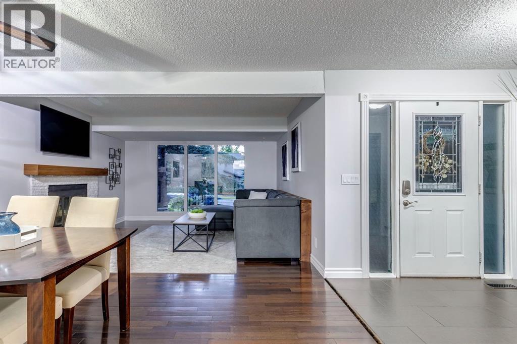 384 Midvalley Drive SE