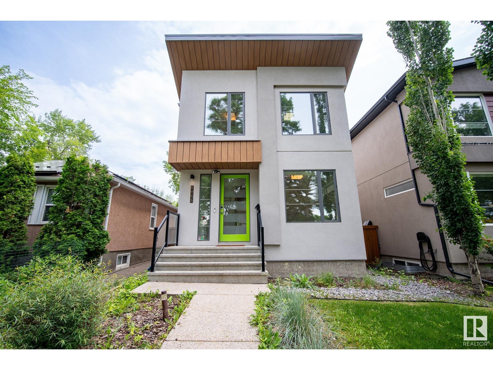 9053 90 ST NW