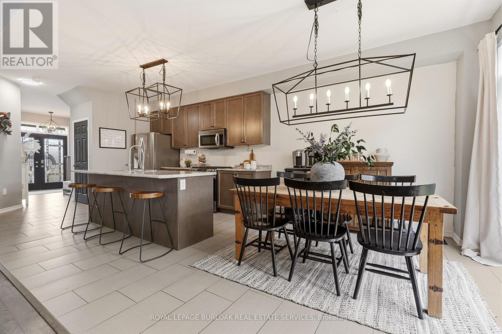 Photo 1 of 35 — 105 LARRY CRESCENT, Haldimand, ON N3W0B2