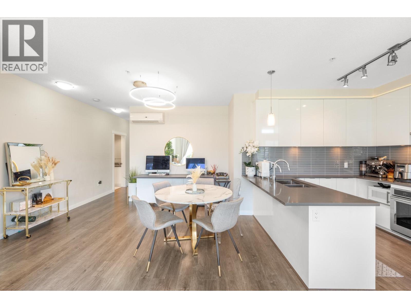 215 9388 TOMICKI AVENUE