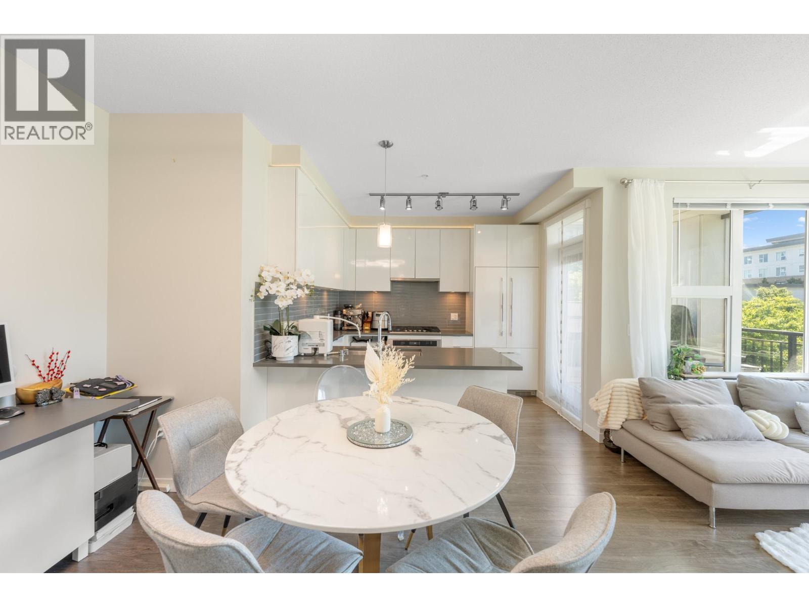 215 9388 TOMICKI AVENUE