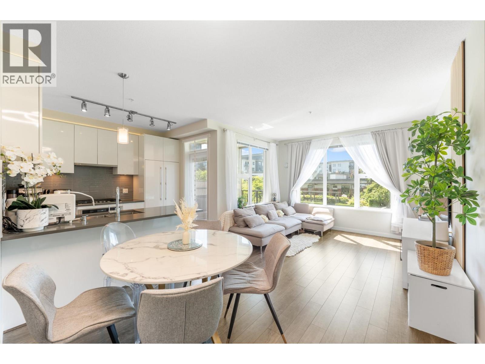 215 9388 TOMICKI AVENUE