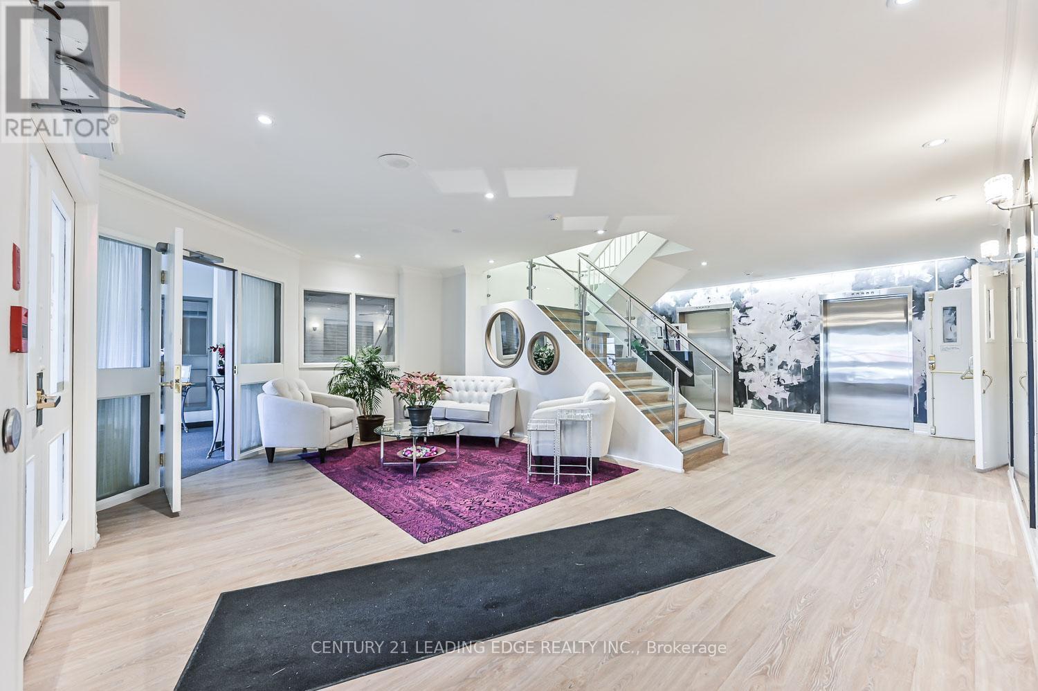 PH2 - 100 ANNA RUSSELL WAY