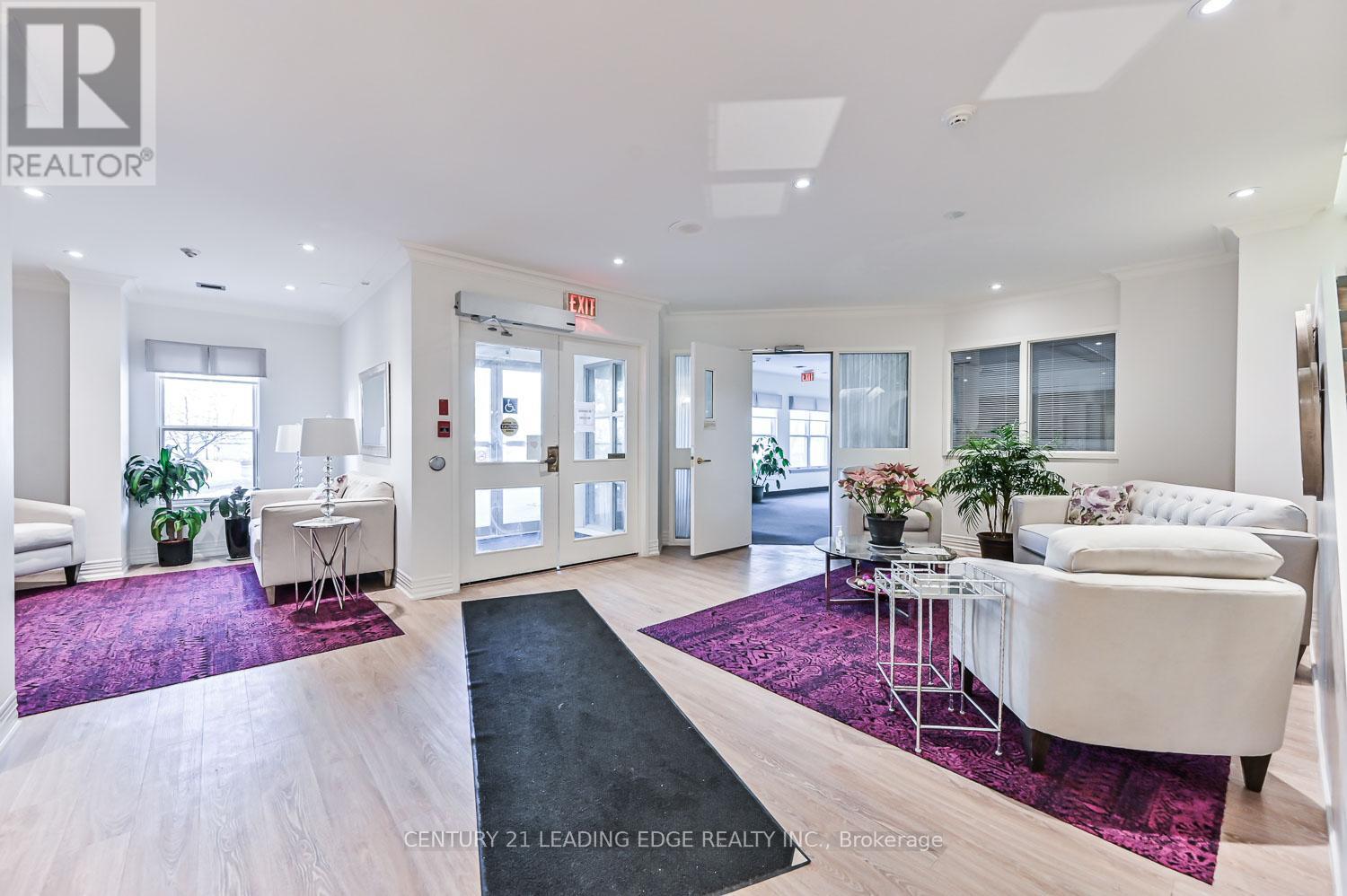 PH2 - 100 ANNA RUSSELL WAY