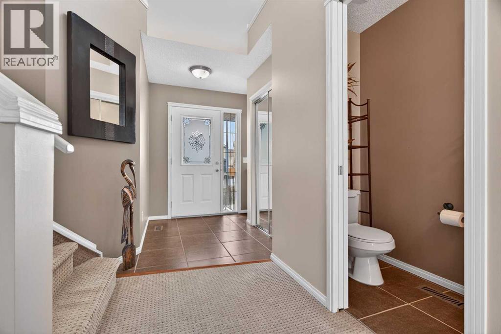 7 Cougar Ridge Bay SW