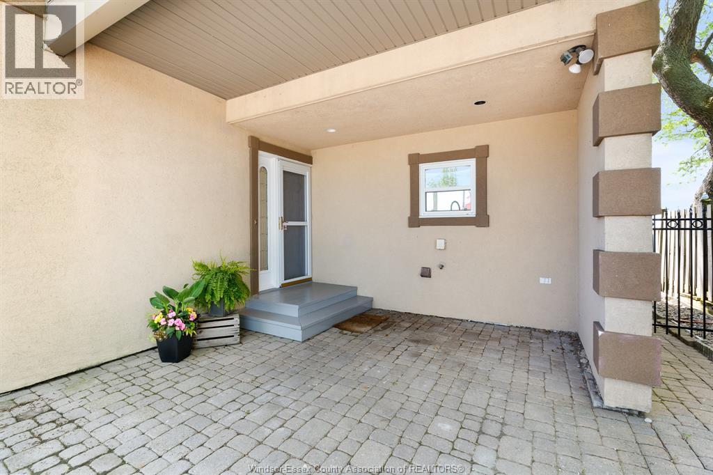 992 Point Pelee DRIVE