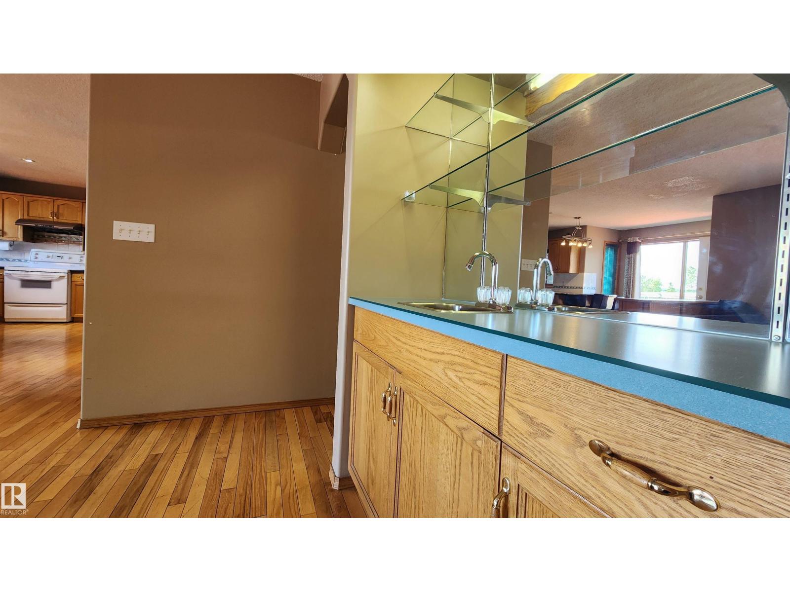 2708 44A AV NW