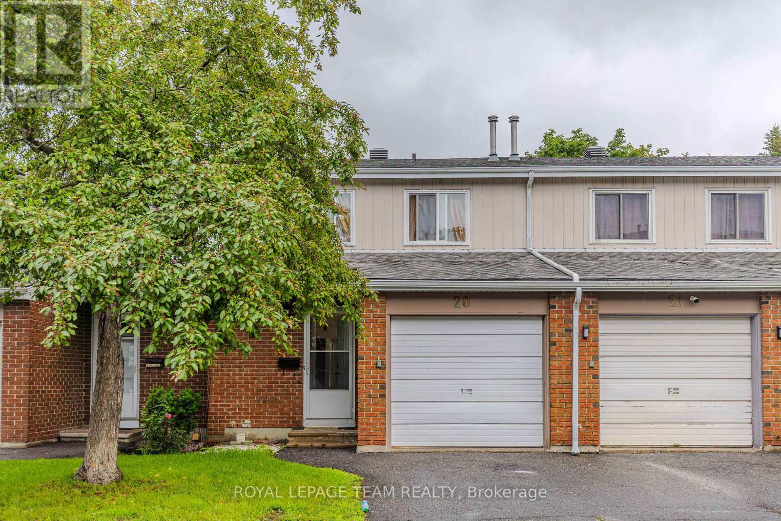 Photo 1 of 33 — 20 - 2669 SOUTHVALE CRESCENT Unit 20, Ottawa, ON K1B4V2