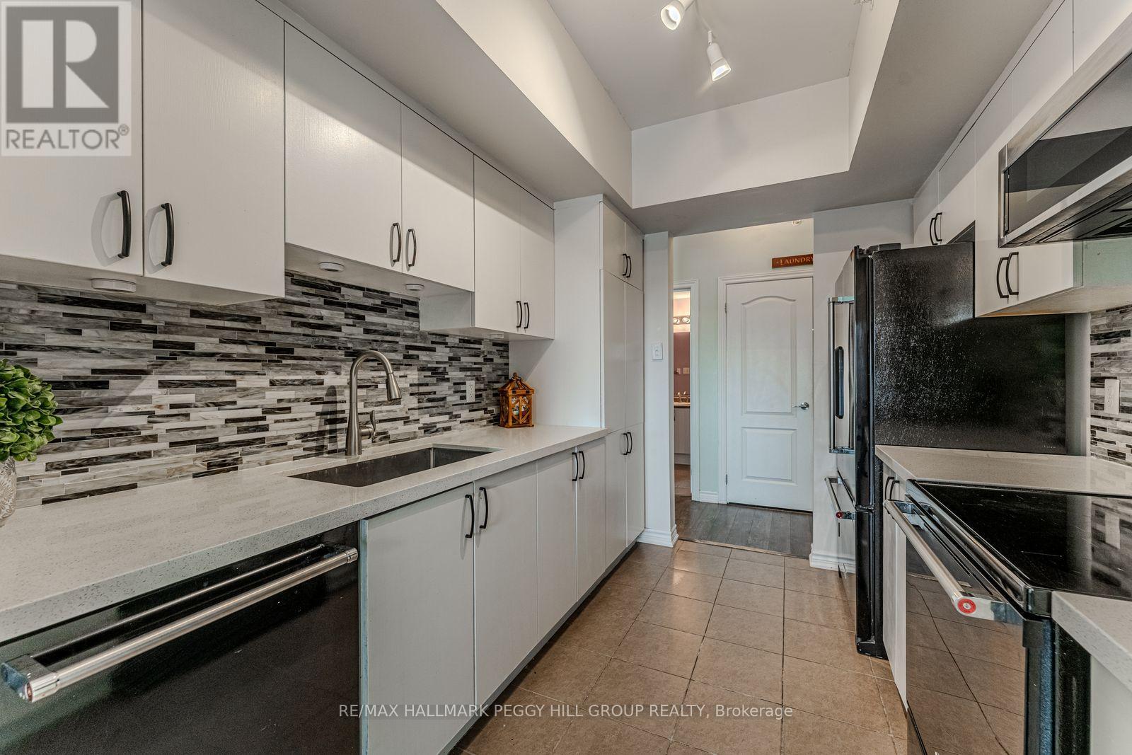 402 - 40 FERNDALE DRIVE S