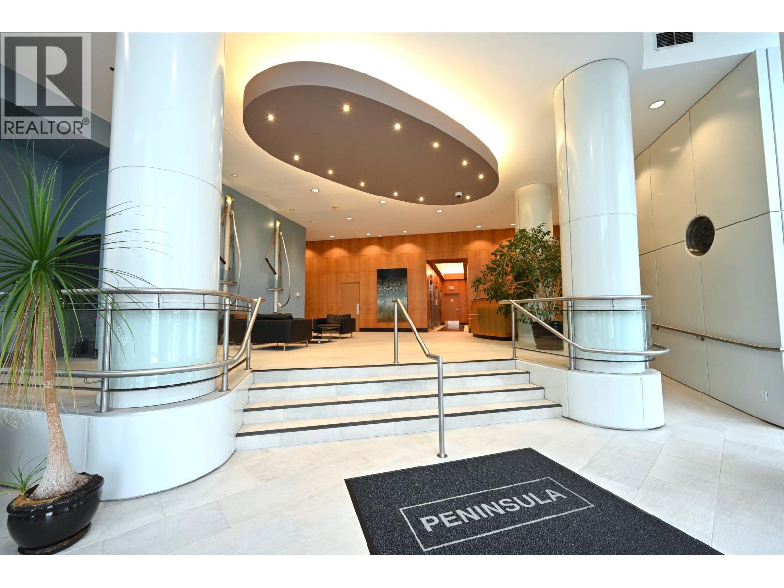 2002 1201 MARINASIDE CRESCENT