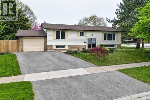 9 JULIANA Road Grimsby ON L3M4J4