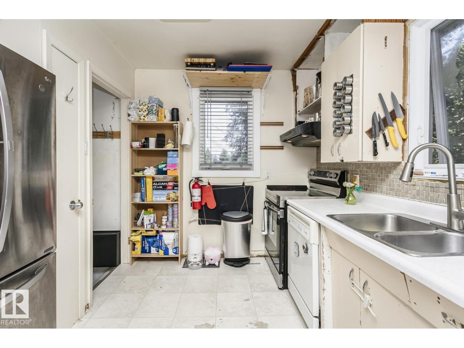 10841 154 ST NW