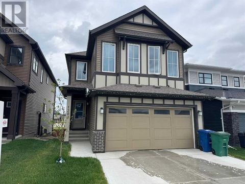 1209 Chinook Gate Bay SW Airdrie AB T4B5J2