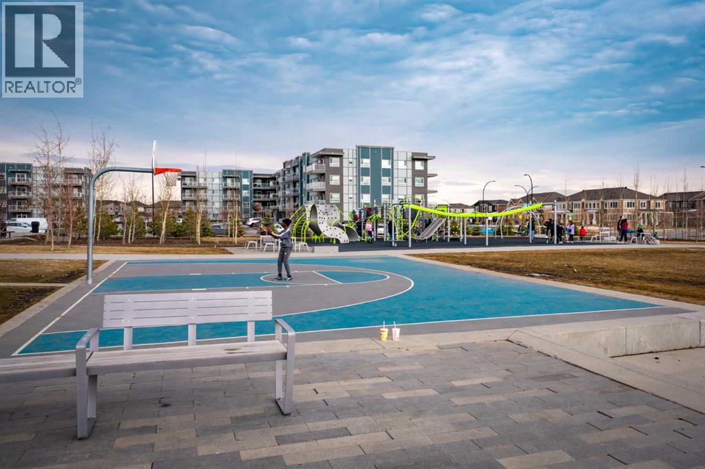 215, 40 Carrington Plaza N