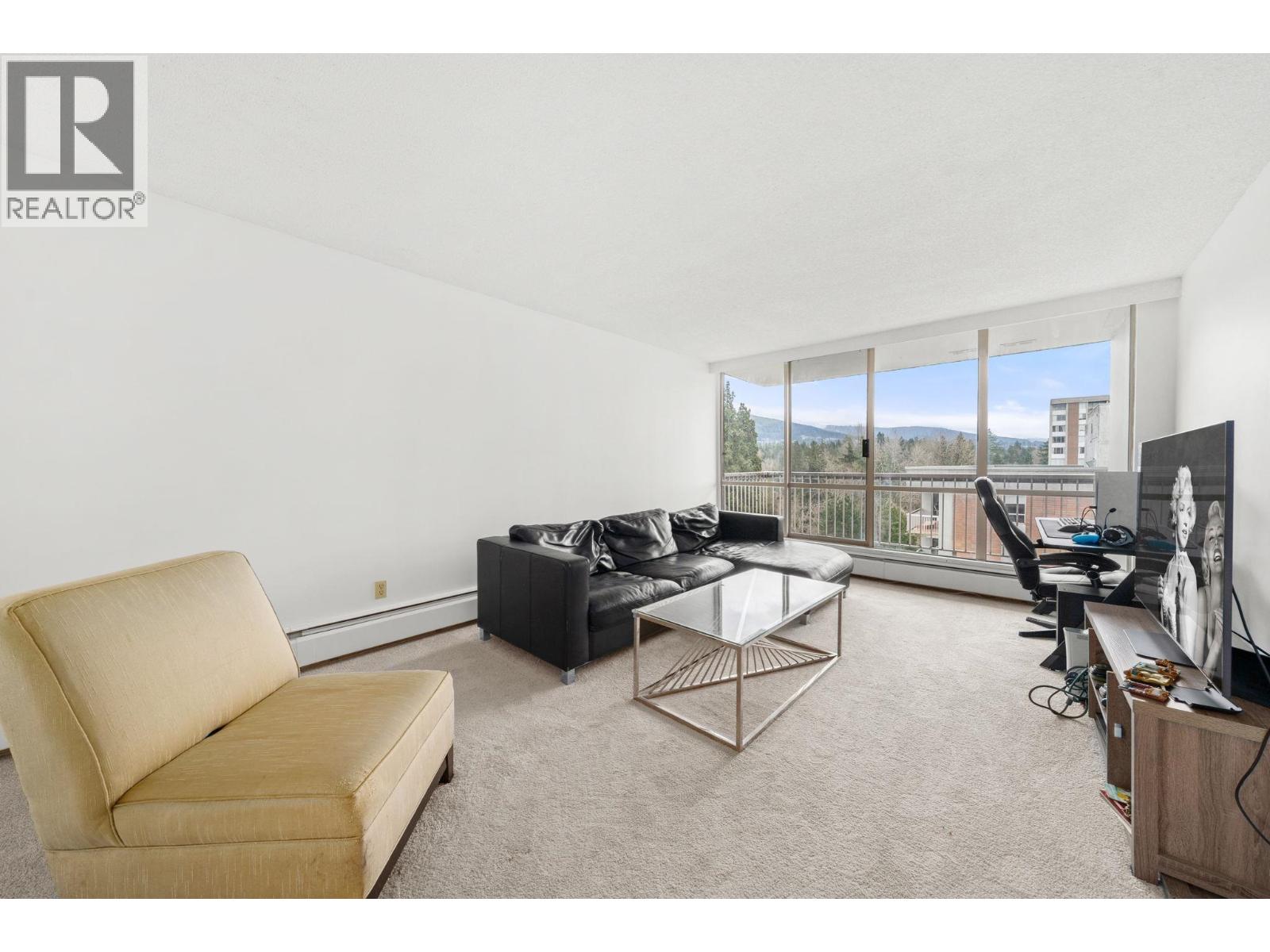 1404 2016 FULLERTON AVENUE