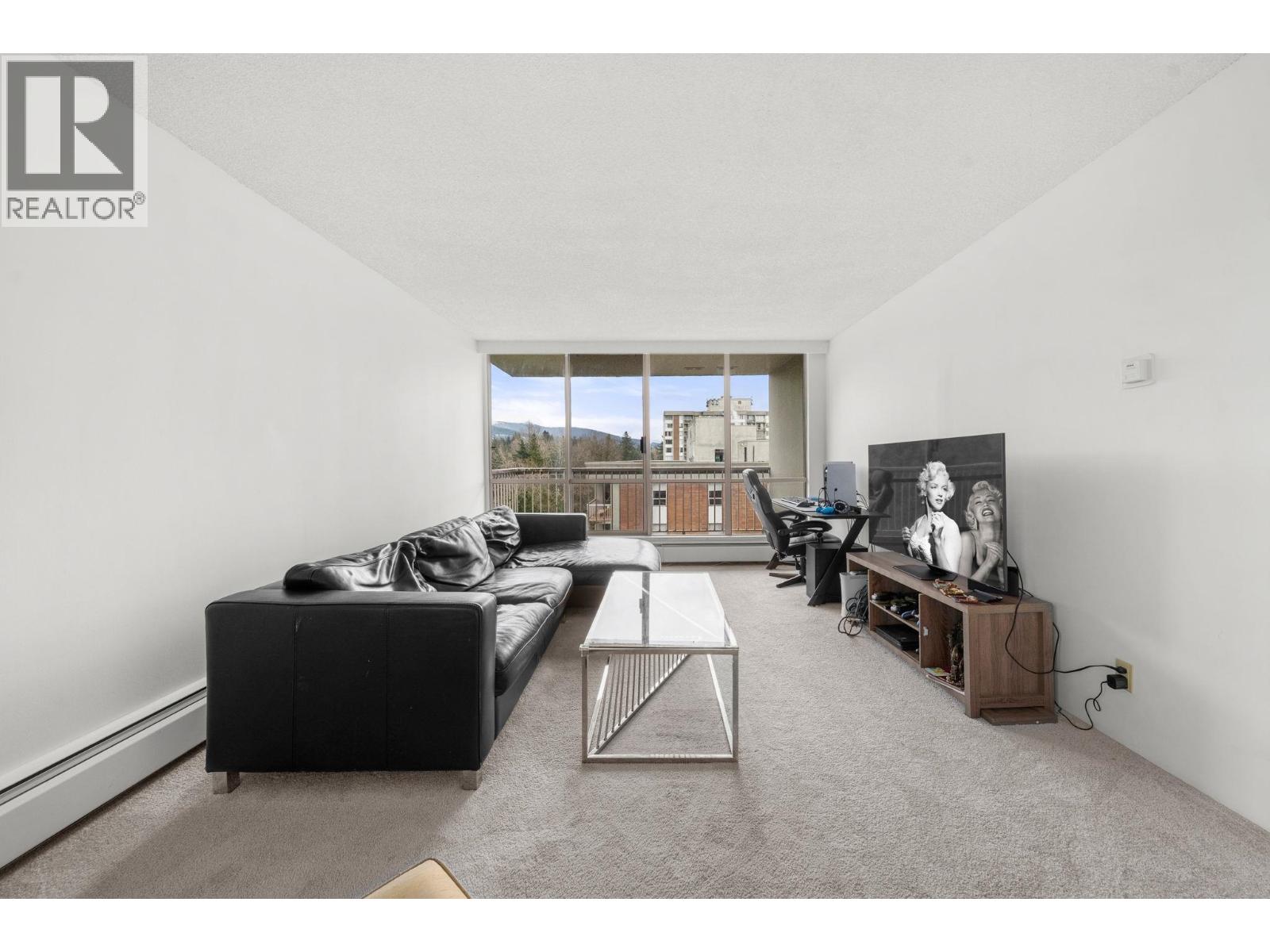 1404 2016 FULLERTON AVENUE