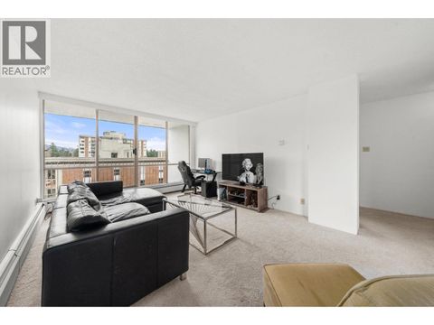 1404 2016 FULLERTON AVENUE North Vancouver BC V7P3E6