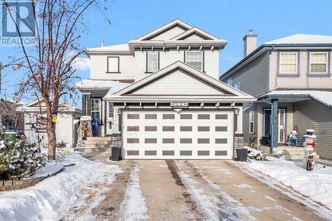 94 Everridge Court SW Calgary AB T2Y4T1