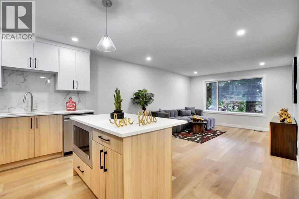 903B Queensland Drive SE