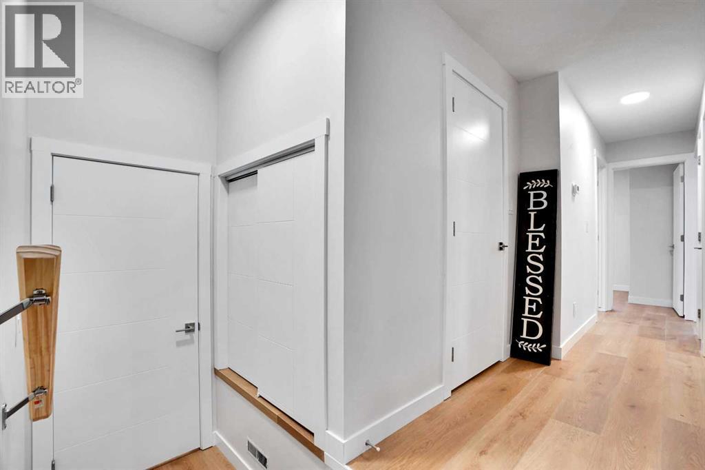 903B Queensland Drive SE