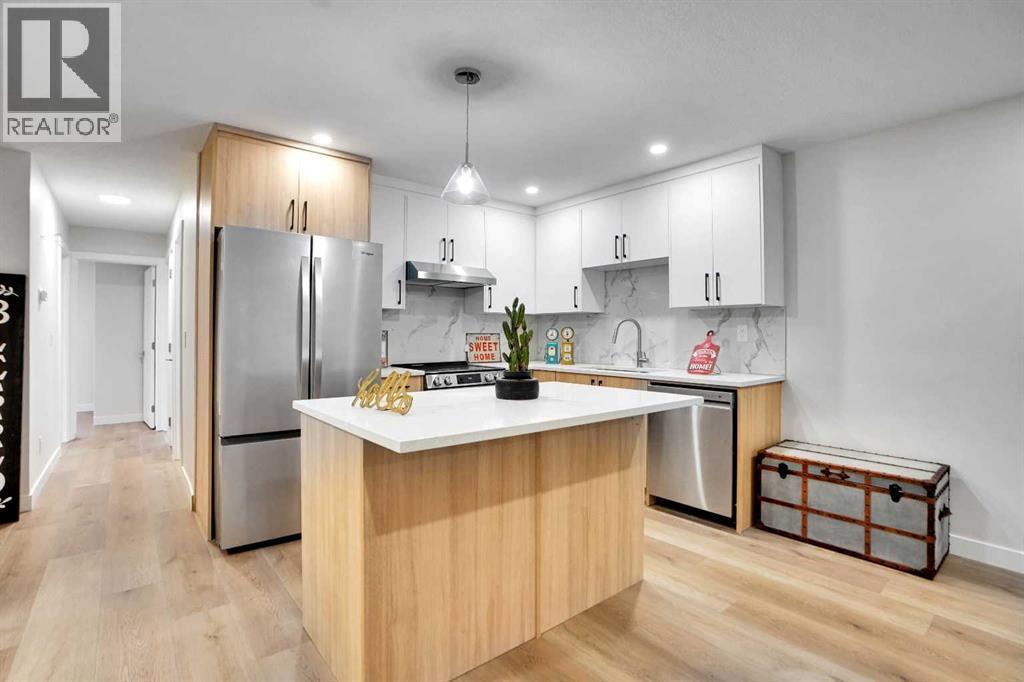 903B Queensland Drive SE