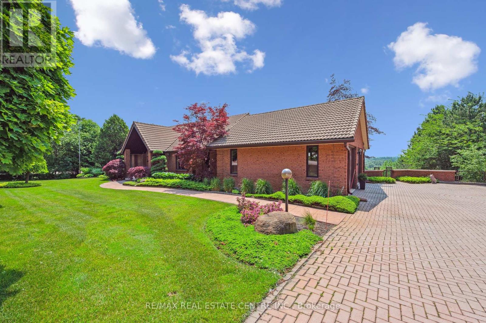 211 EDGEHILL DRIVE