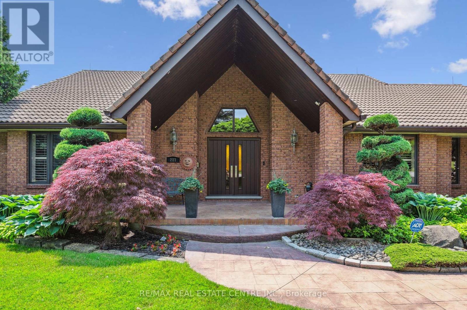 211 EDGEHILL DRIVE