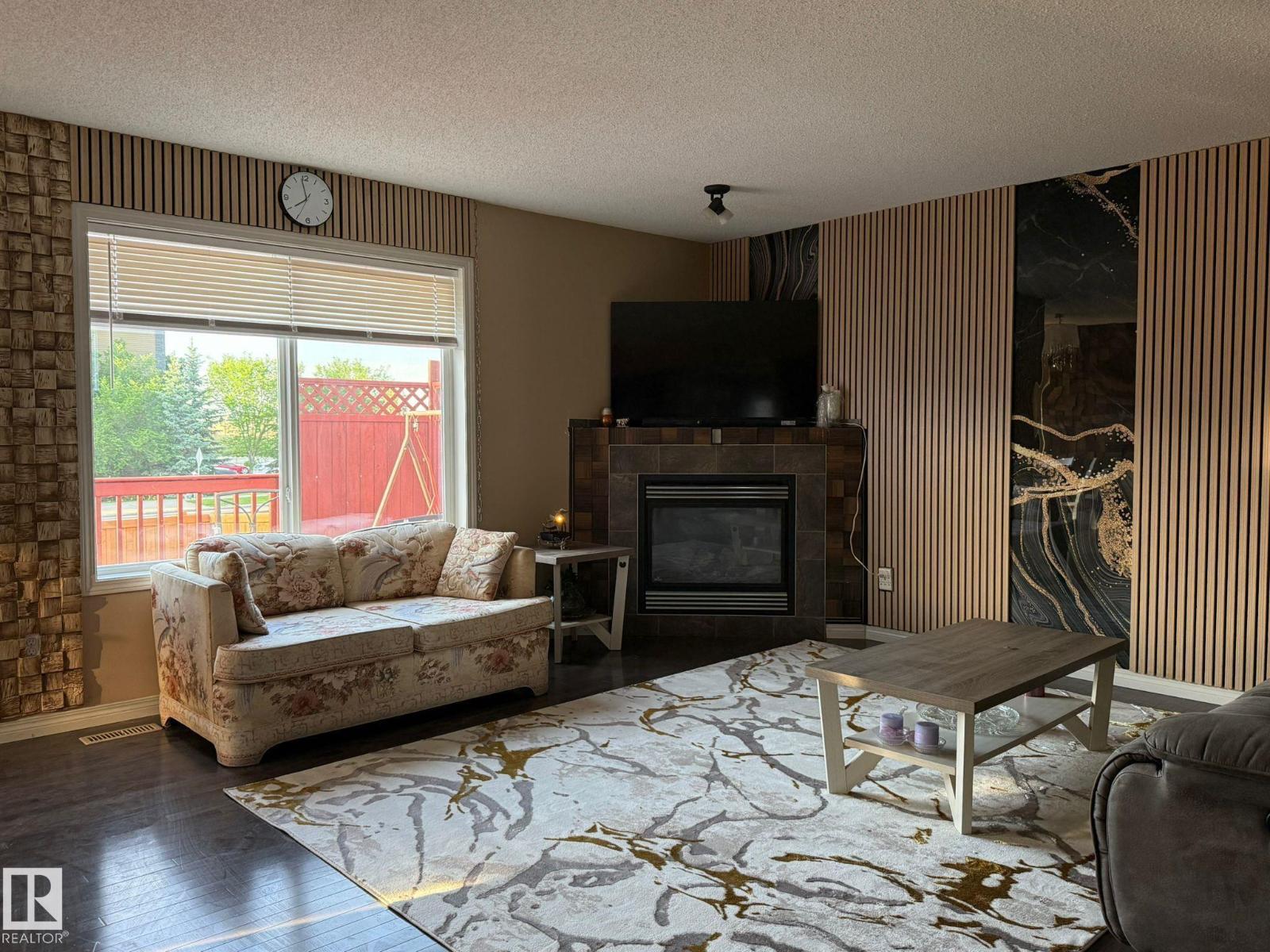 1216 37C AV NW NW