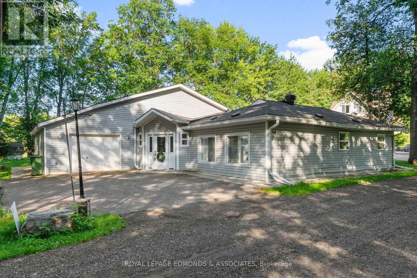 Photo 1 of 45 — 731 FRANCIE LANE, Laurentian Valley, ON K8A6W2