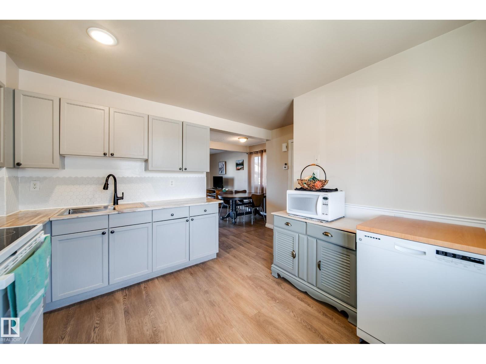 #21 18010 98 AV NW
