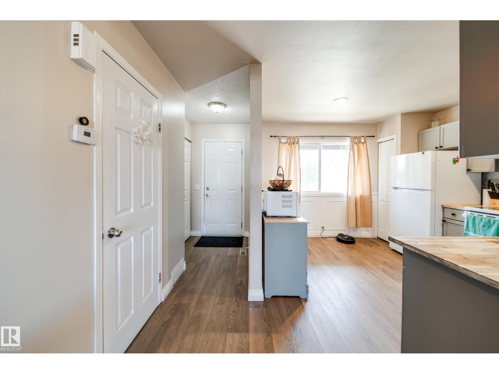 #21 18010 98 AV NW