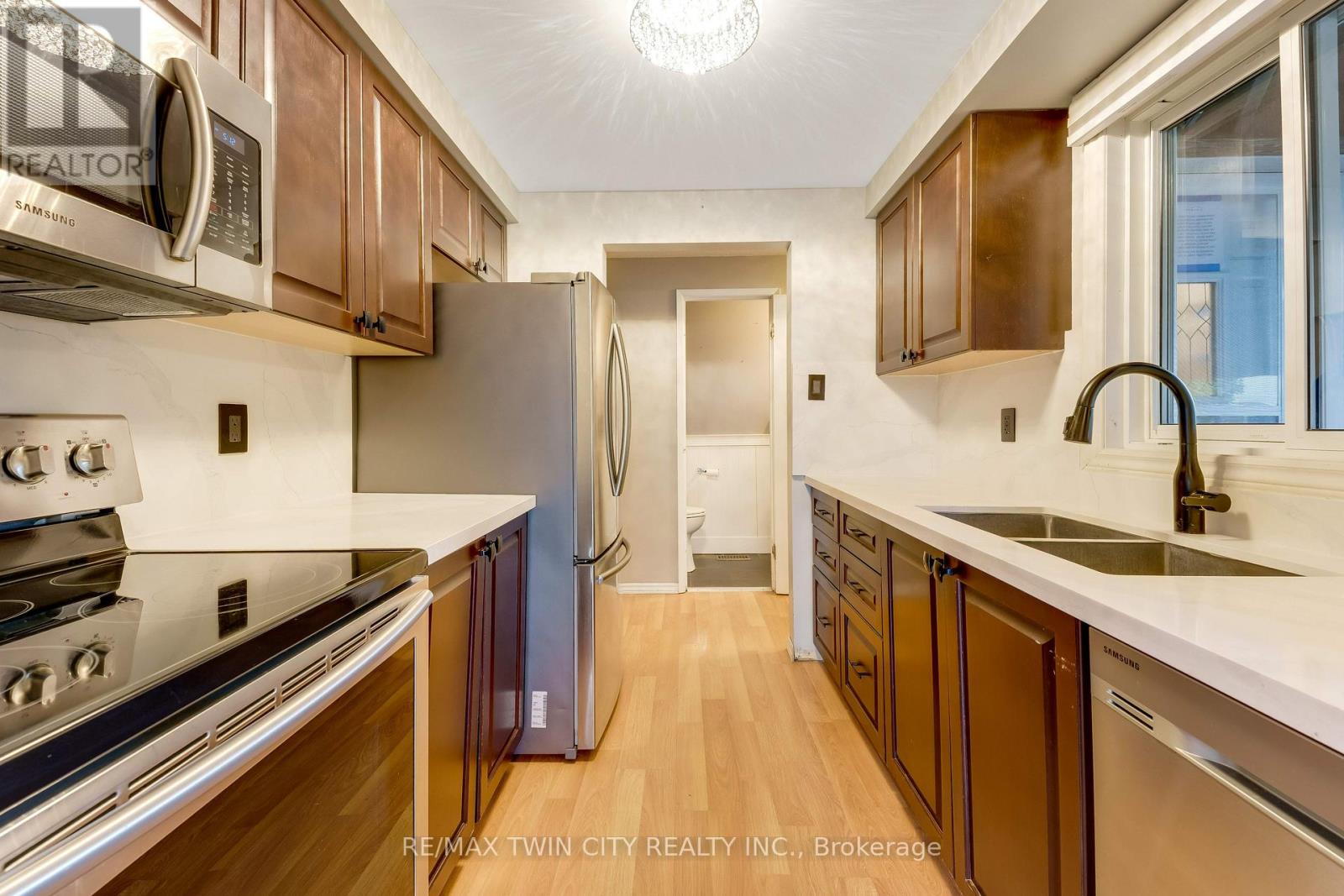 23 - 415 MORGAN AVENUE
