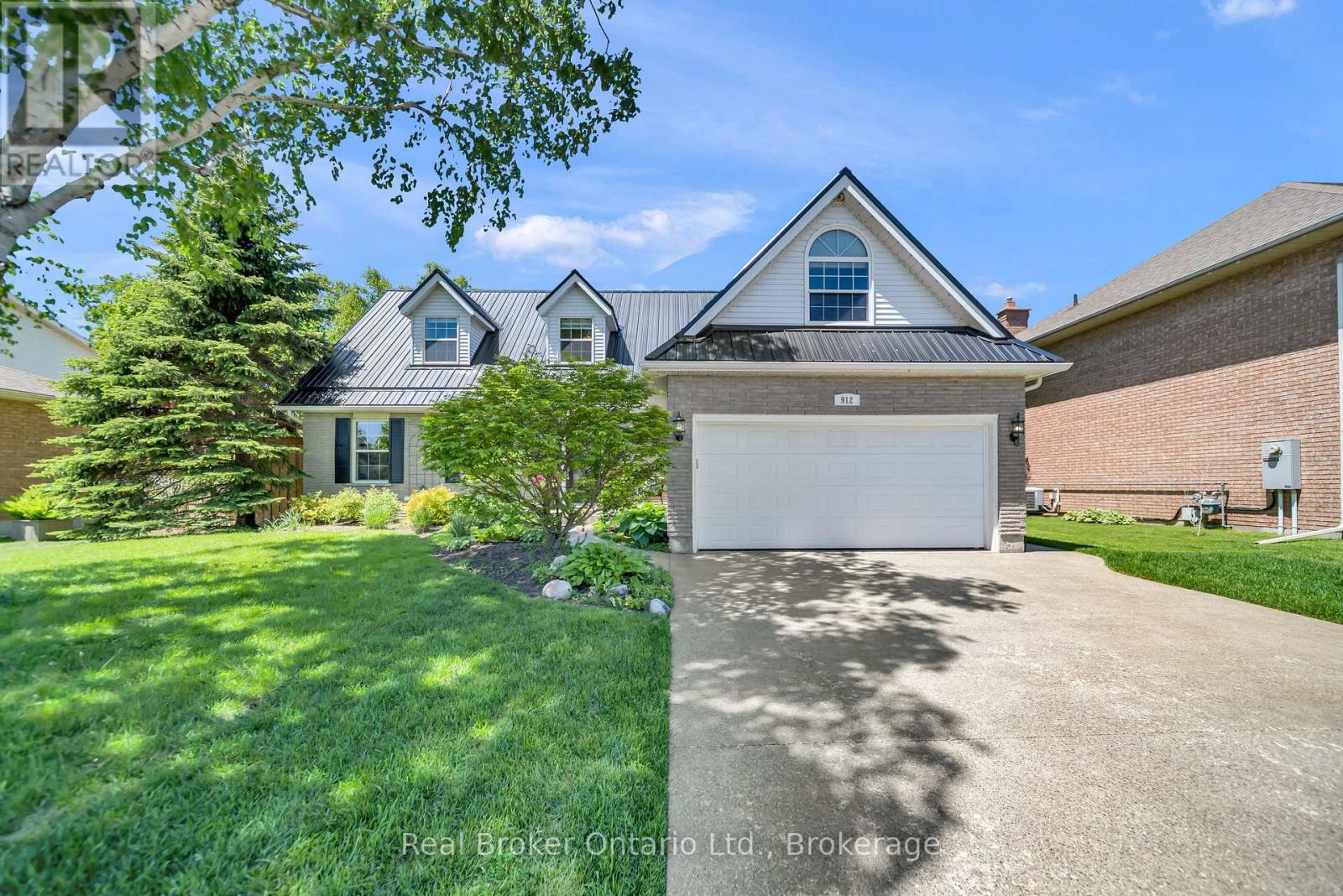 912 PARKWOOD DRIVE