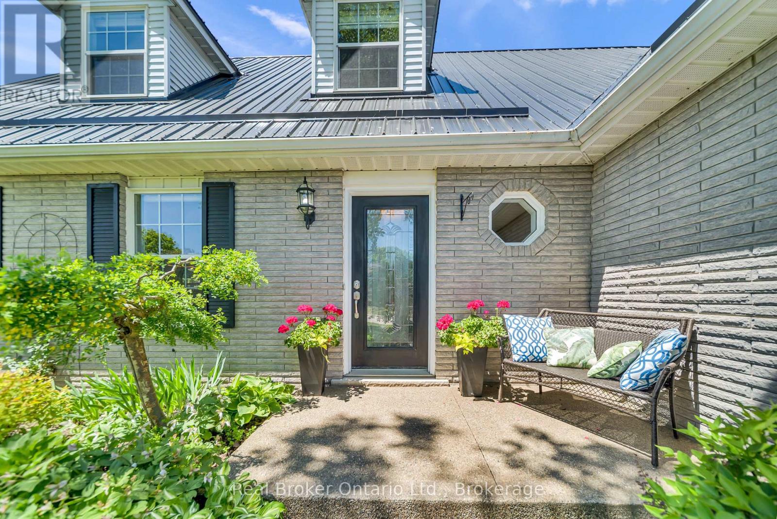 912 PARKWOOD DRIVE