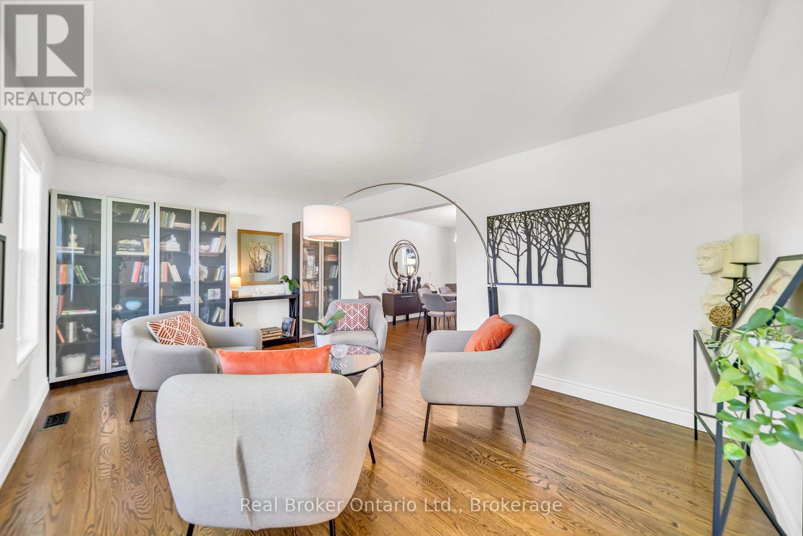 912 PARKWOOD DRIVE
