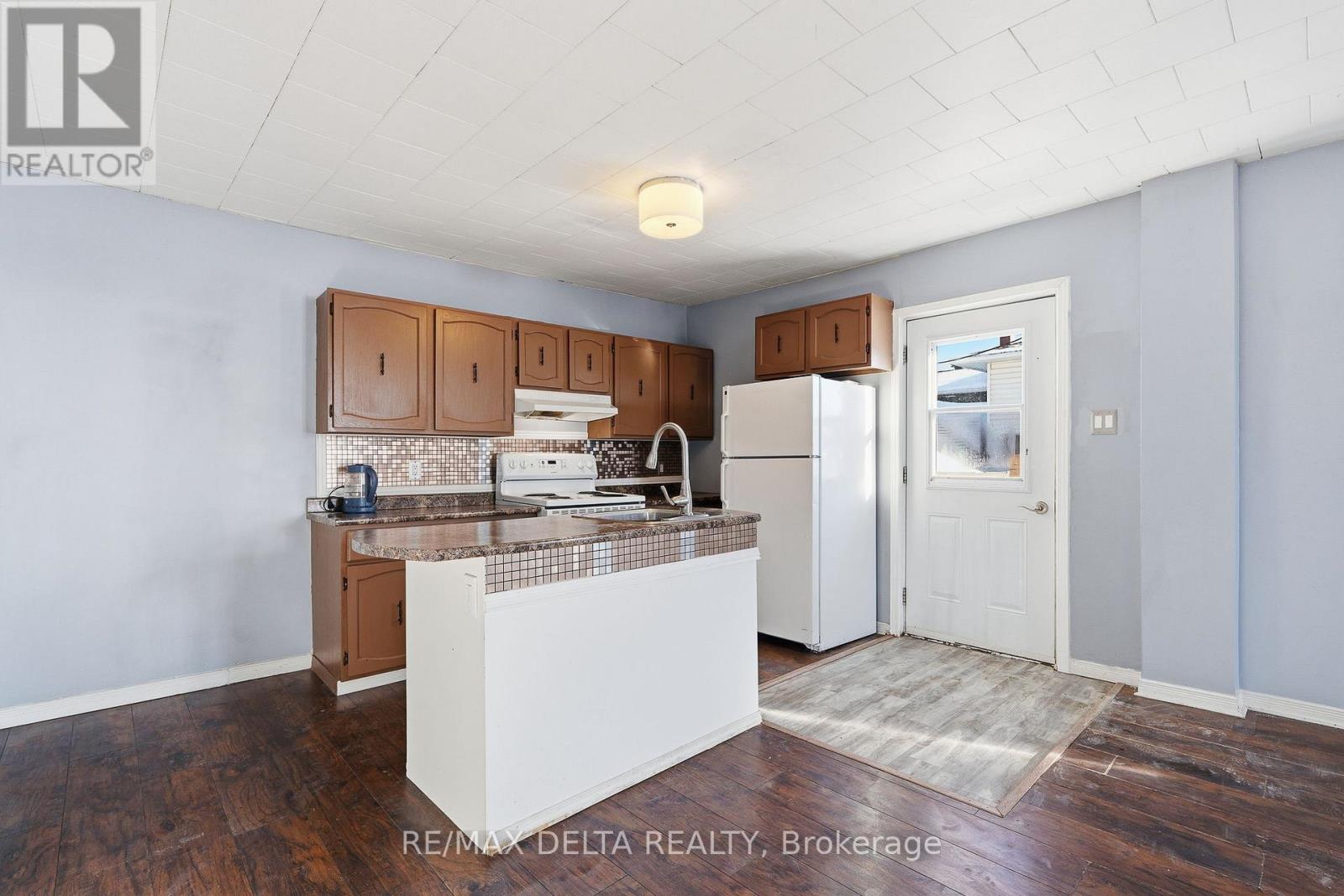 4581 STE-CATHERINE STREET