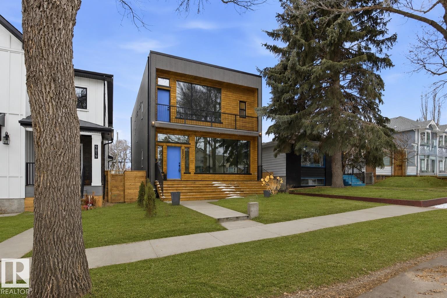 9821 85 AV NW