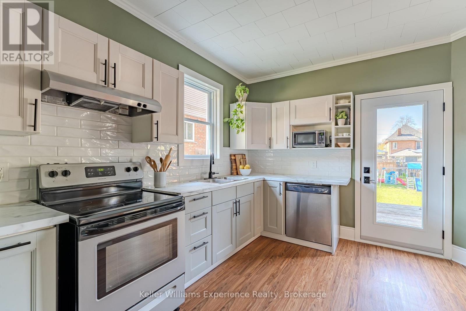 538 12TH STREET W